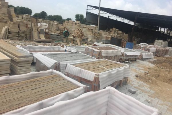 Sandstone Rockface Treads Packing